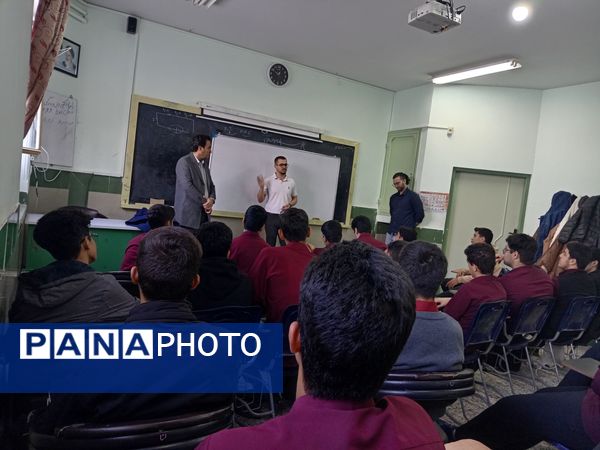 گفتگو با قبول شدگان کنکور دبیرستان نمونه آیت‌الله خامنه‌ای