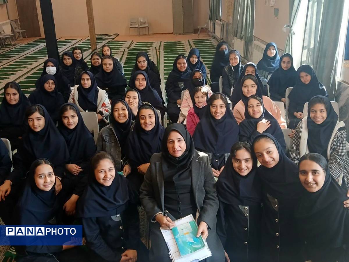 خلاقیت در تدریس درس دینی در دبیرستان دخترانه انیس خوش قدم 