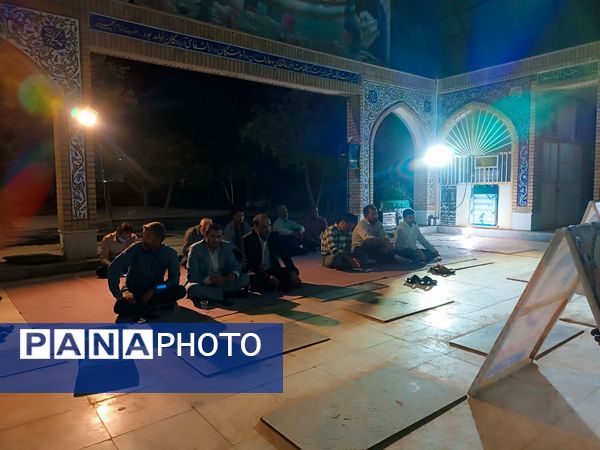 مراسم قرائت زیارت عاشورا به‌مناسبت هفته دفاع مقدس در مزار شهدای خلیل آباد