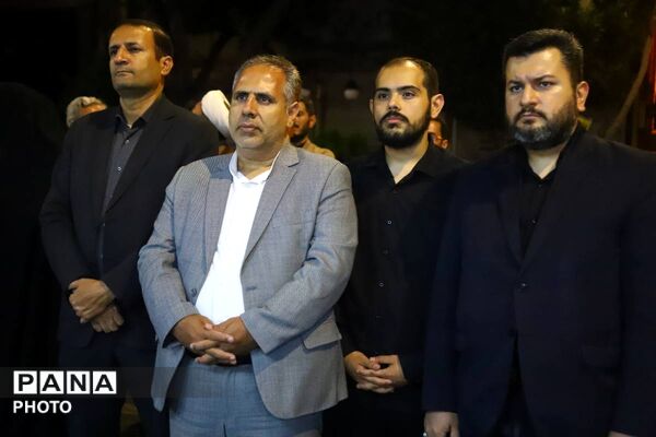 سوگواره شبانه دانش آموزان تبریز در تجمعات مردمی برای رهبر شهید