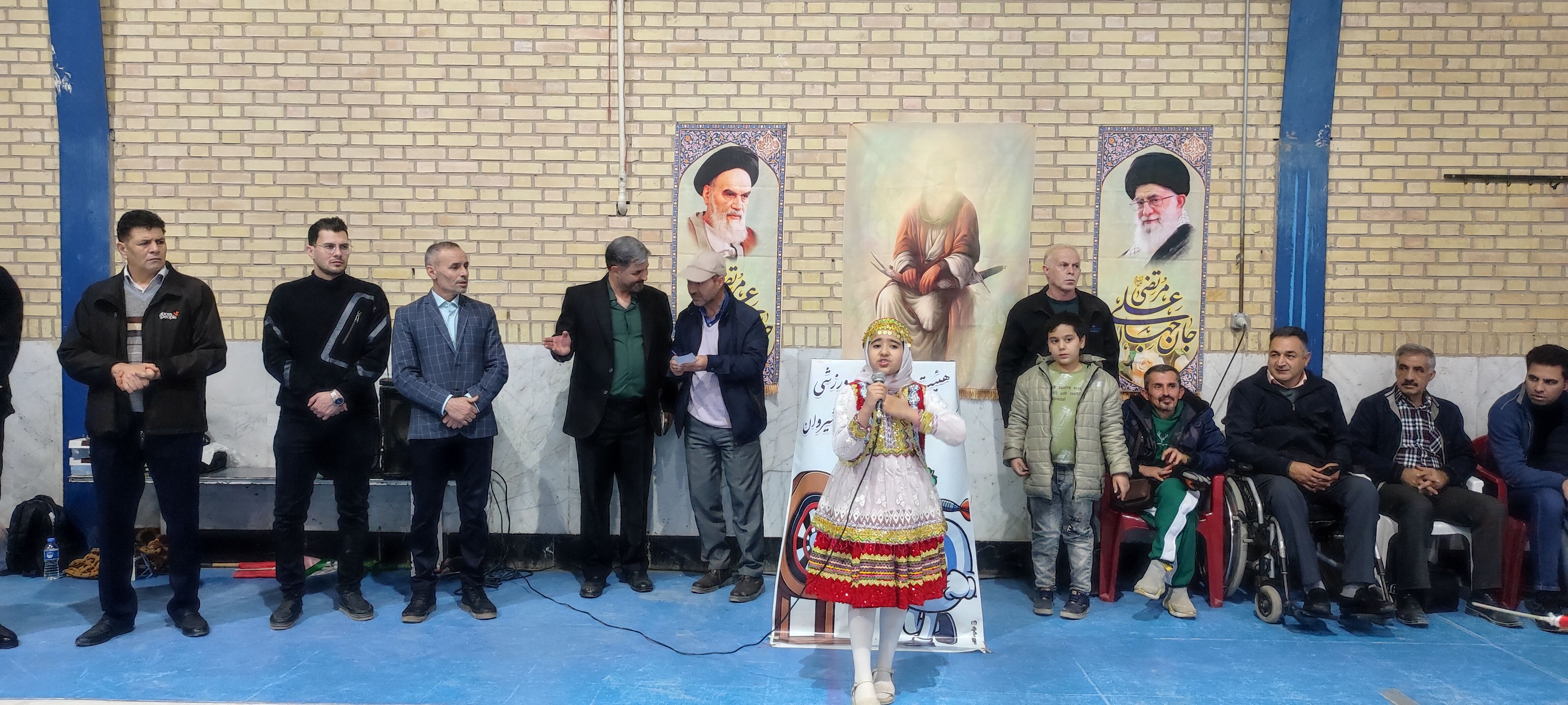 مسابقات دارت و طناب کشی به‌مناسبت روز پدر در سالن ایثار شهرستان شیروان