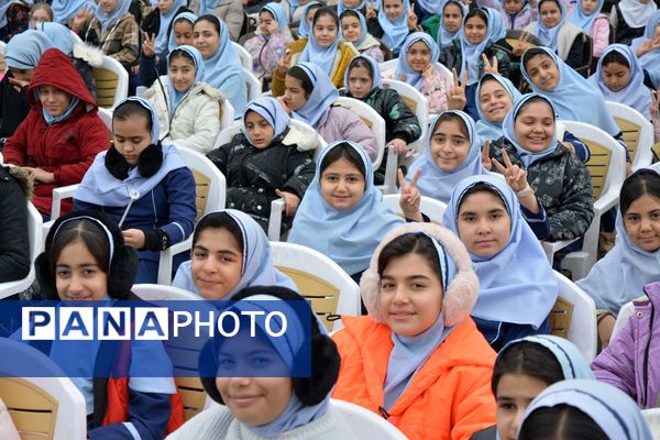 حضور خادمان رضوی در مدرسه قدر بهارستان‌دو