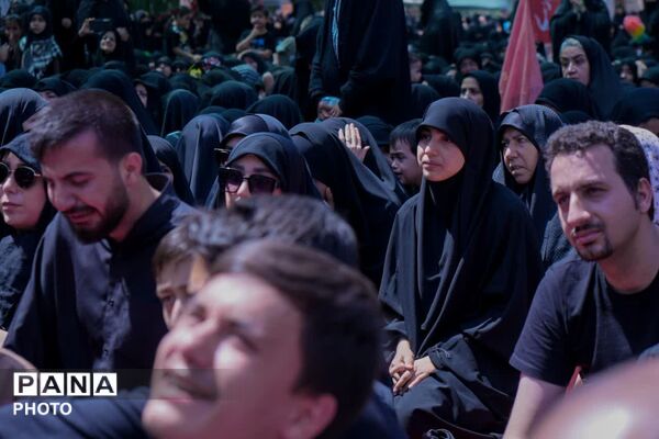 مراسم باشکوه ظهر عاشورا در حسینیه خیمه‌الانتظار مشهد مقدس