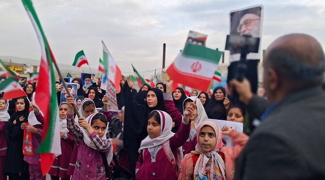 اجتماعی بزرگ بانوان زینبی مدافعان ولایت به مناسبت شهادت رهبری شهید امام خامنه ای و شهیدان جنگ رمضان در باشت