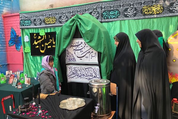 برگزاری بازارچه همدلی با کودکان غزه در دبستان آزاده ناحیه دو شهرری 
