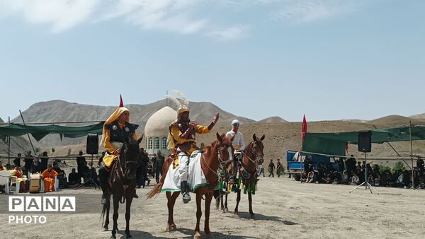 مراسم نمادین تعزیه خوانی در روز عاشورای حسینی در شهر بار نیشابور