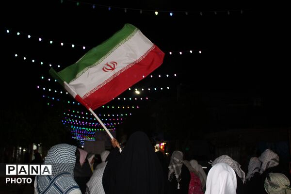 حضور پرشور دختران جان‌فدا در اجتماع شبانه با لباس بسیجی