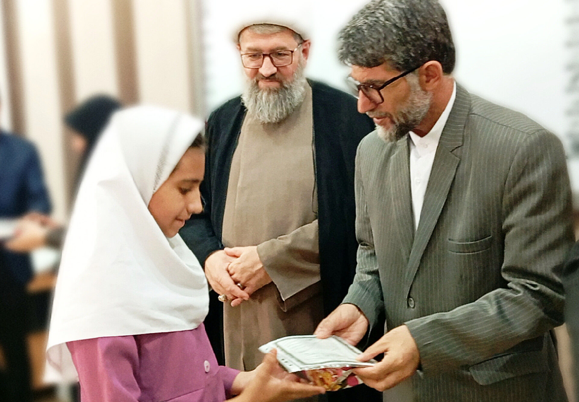 آیین تجلیل از برگزیدگان چهل و سومین دوره مسابقات قرآن، عترت و نماز شهرستان بن