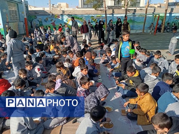 فضایی گرم و پر مهر برای دانش‌آموزان دبستان فضیلت کاشمر در آستانه میلاد دخت پیامبر (ص)