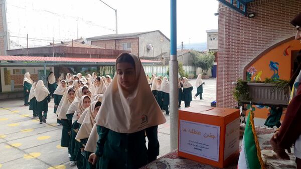 جشن عاطفه‌ها در دبیرستان دوره اول شاهد دخترانه شهرستان کردکوی