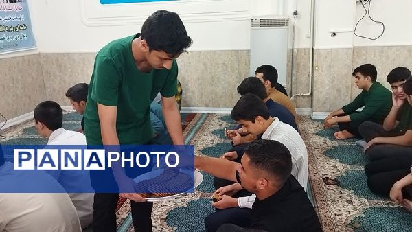 اولین نماز جماعت دبیرستان شاهد ابوذر غفاری در سال تحصیلی جدید 