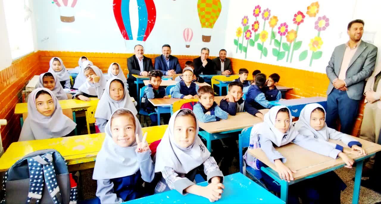 بازدید نماینده مجلس شورای اسلامی و عضو کمیسیون آموزش مجلس از مدارس بخش زاوین کلات