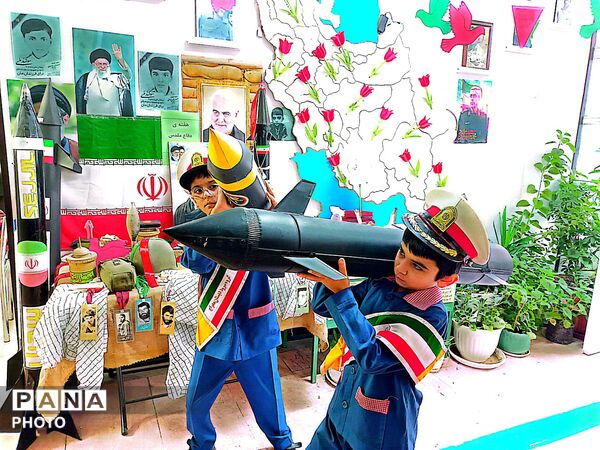 جشن آغاز سال تحصیلی و «روز پرچم» در مدرسه معراج منطقه ۱۰ تهران