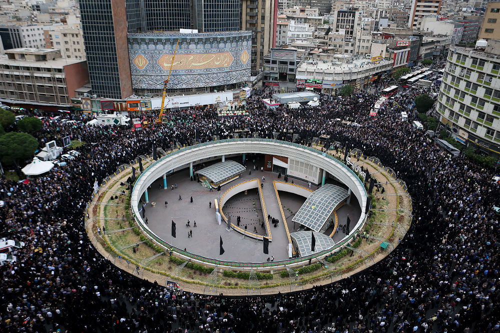 اجتماع مردم تهران در میدان ولیعصر (عج)