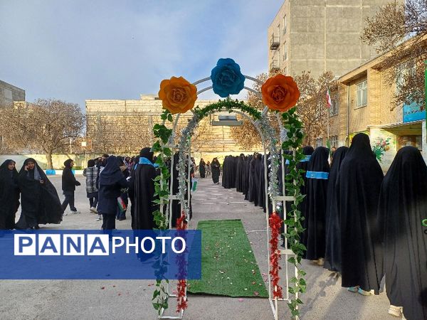 استقبال از شهید گمنام در دبیرستان نمونه معراج شیروان