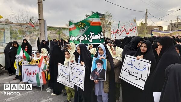 قیام معلمان و دانش‌آموزان شهرستان جعفرآباد برای خونخواهی امام شهید