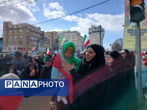 حضور پرشور مردم مشهدی در راهپیمایی ۲۲ بهمن 