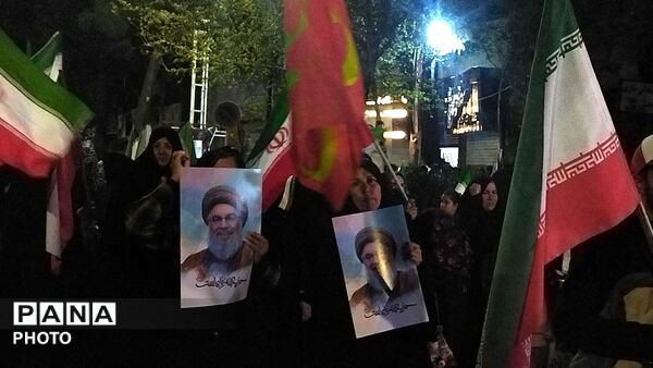 نیشابوری ها از پیر تا کودک در اجتماعات خیابانی