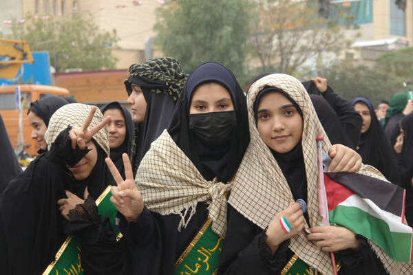 جلوه‌های حضور دانش‌آموزان در راهپیمایی 13 آبان