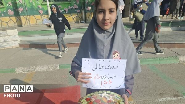 اردوی حیاطی با هدف ترویج فرهنگ تغذیه سالم در دبستان نیایش