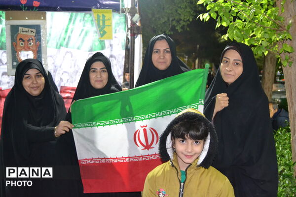 میدان‌داری دانش‌آموزان و دبیران دبیرستان امام حسین (ع) در موکب سفیران قرآن اردکان