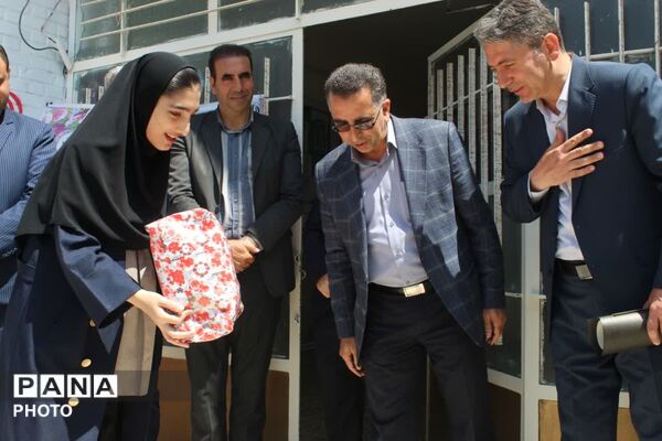 زنگ سپاس معلم در فاروج به صدا در آمد 