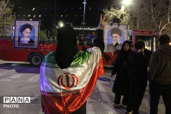 احیا در اولین شب قدر و هشتمین شب مراسم شهادت قائد امت آیت الله خامنه ای 