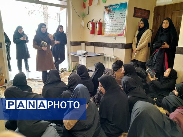  محفل انس با قرآن کریم در دبیرستان مادرمهربان