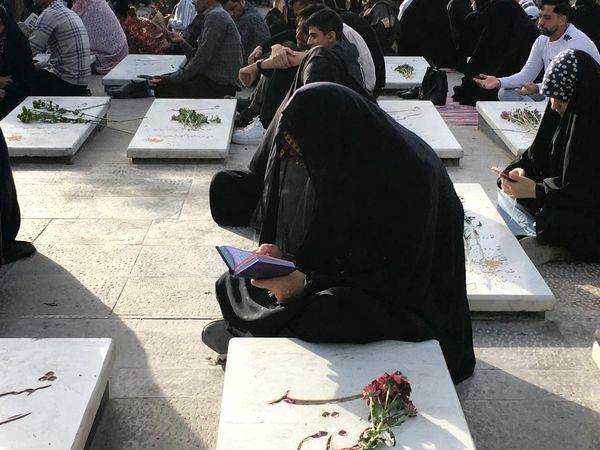 برپایی مراسم دعای عرفه در گلستان شهدای اصفهان