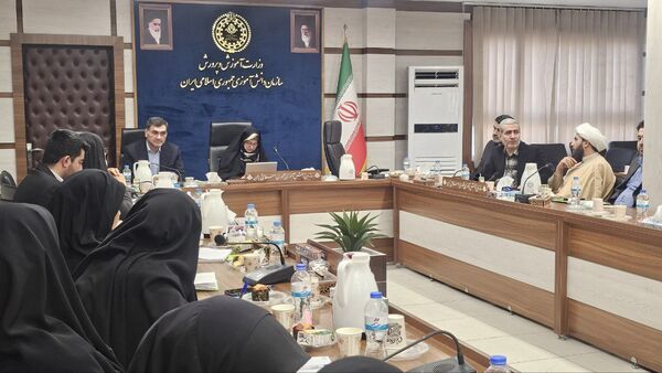 جلسه توسعه فعالیت‌های تربیتی و فرهنگی در گلستان