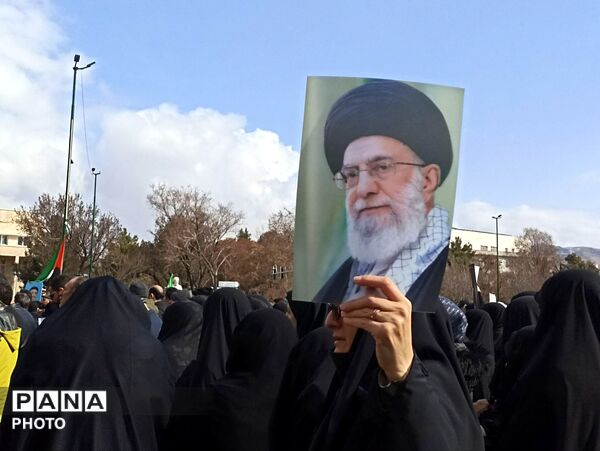 تجدید‌ میثاق‌ مردمان‌ غیور‌ تبریز‌ در‌ تشییع‌ پیکر‌ شهدای اقتدار