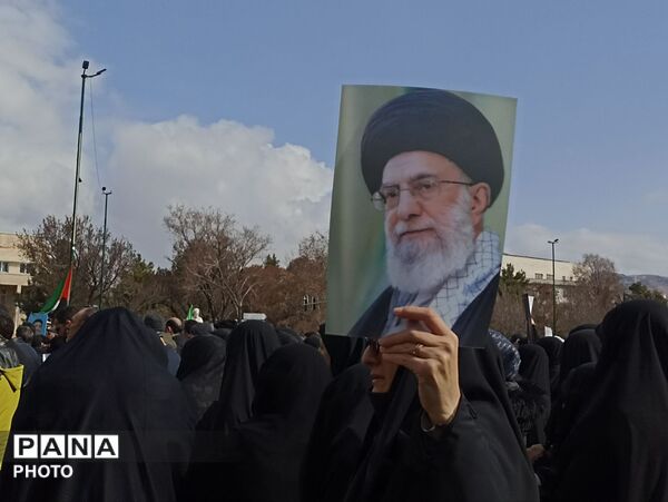 تجدید‌ میثاق‌ مردمان‌ غیور‌ تبریز‌ در‌ تشییع‌ پیکر‌ شهدای اقتدار