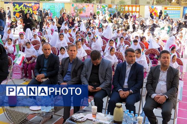 برگزاری جشن شکوفه‌های کلاس اولی‌ها در مدرسه دخترانه امام خمینی(ره) 