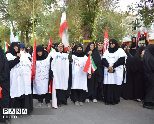 رزمایش «جانفدایان» با شعار «لبیک یا خامنه‌ای» در شهرستان بروجن