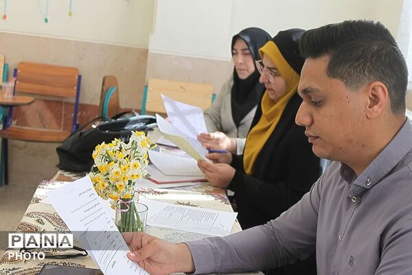 ارزیابی معلمان و انتخاب معلم نمونه در مدرسه دخترانه عارفین