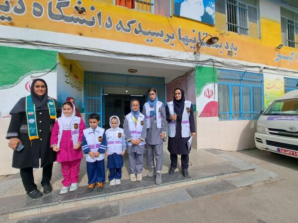 گرامیداشت هفته سلامت روان در دبستان دخترانه شهید احمدپور قائمشهر