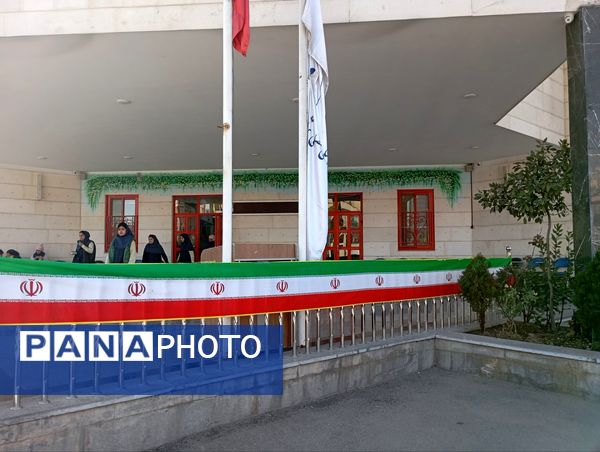 گرامیداشت ایام الله دهه فجر در دبستان آرمینه مصلی نژاد 