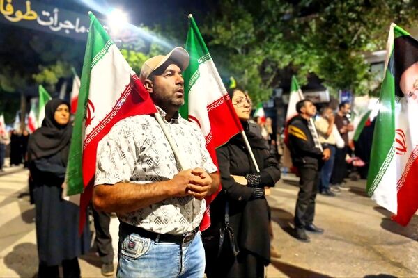 خانوادگی پای کار انقلابیم