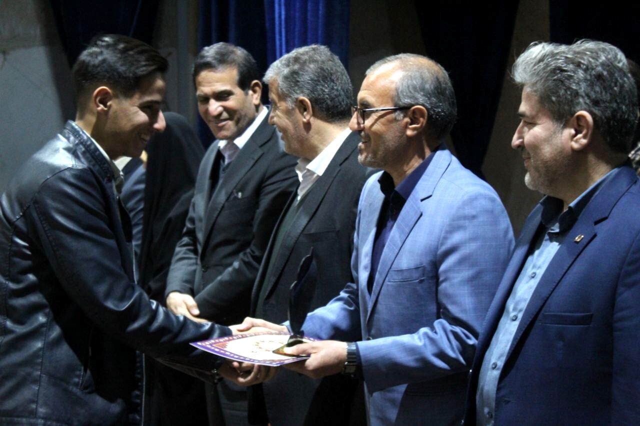 ملکان صحنه افتخارآفرینی برترین‌های کنکور ۱۴۰۴