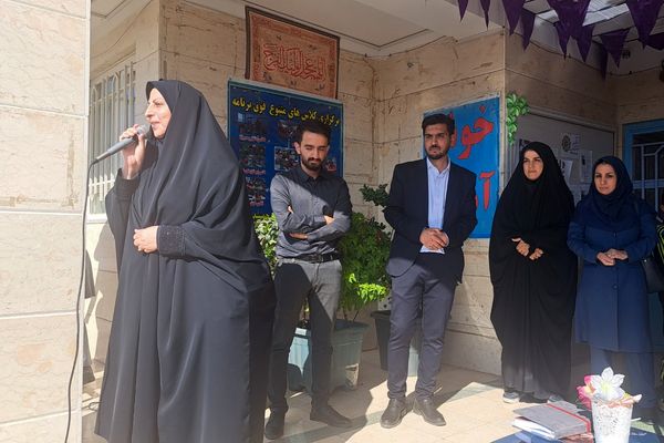  برپایی نمایشگاه  آثار دانش‌آموزان در مدرسه غیاث‌الدین جمشید کاشانی ملارد 