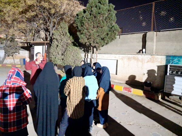 رصد ستارگان در مدرسه عزت طلایی