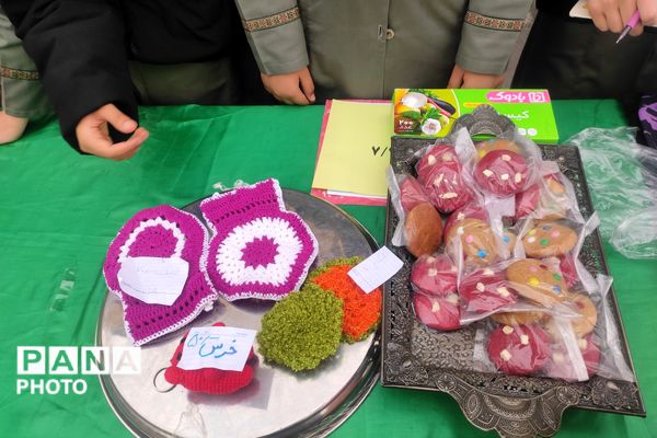 بازارچه دست سازه‌های دانش‌آموزی