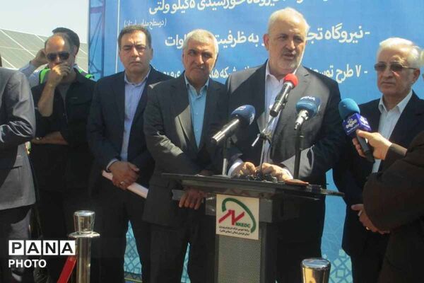 افتتاح نیروگاه خورشیدی ۷۲ مگاواتی قاسم خان اسفراین با حضور وزیر نیرو