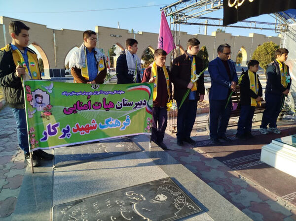 حضور پیشتازان در مزار شهدا با شمیم قرآن و عترت