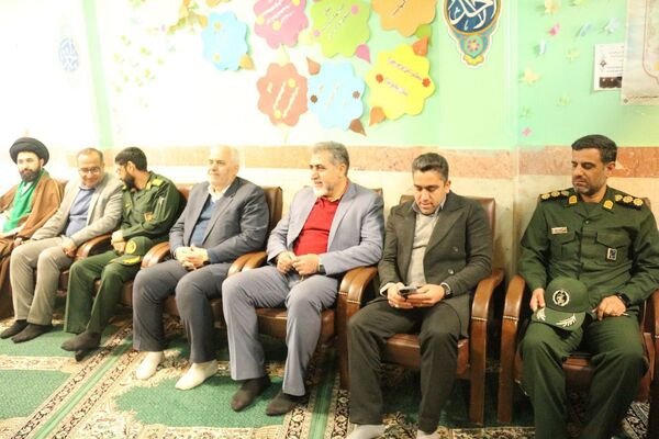 نواختن زنگ انقلاب در مدرسه فاطمه الزهرا(س) فیروزکوه