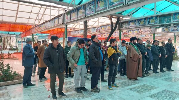 غبارروبی گلزار شهدای قم به‌مناسبت هفته کانون‌های فرهنگی تربیتی