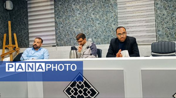 نشست گفت‌وگوی کتاب محور" ایرانی‌ها چه رویایی در سر دارند؟" در یاسوج