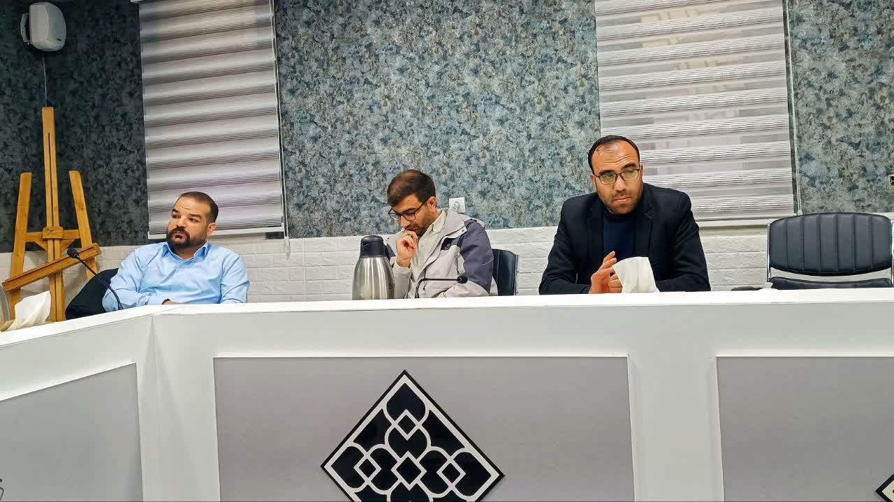 نشست گفت‌وگوی کتاب محور" ایرانی‌ها چه رویایی در سر دارند؟" در یاسوج