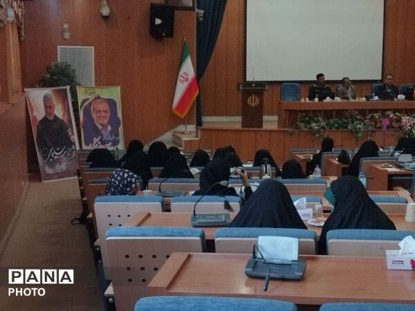 نشست صمیمی فرماندار نیشابور با خبرنگاران