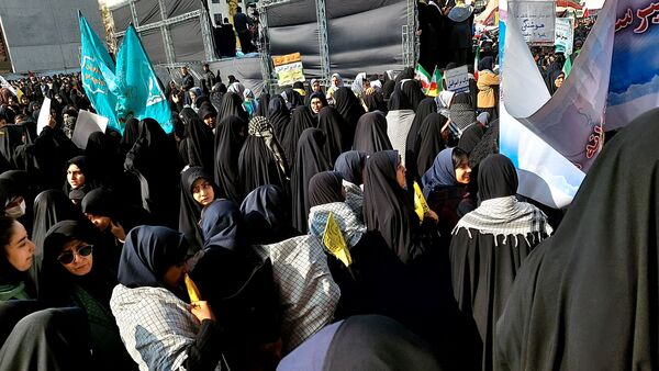 دانش‌آموزان پرچمداران استکبارستیزی در ۱۳ آبان